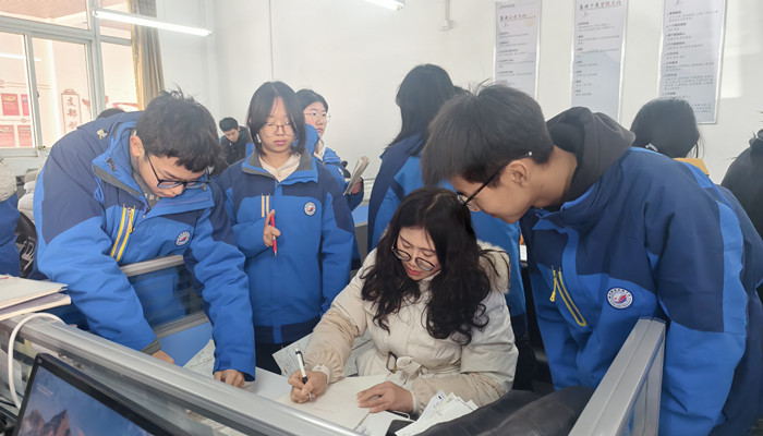 期末复习冲刺！新锐师生有的是力气和手段！